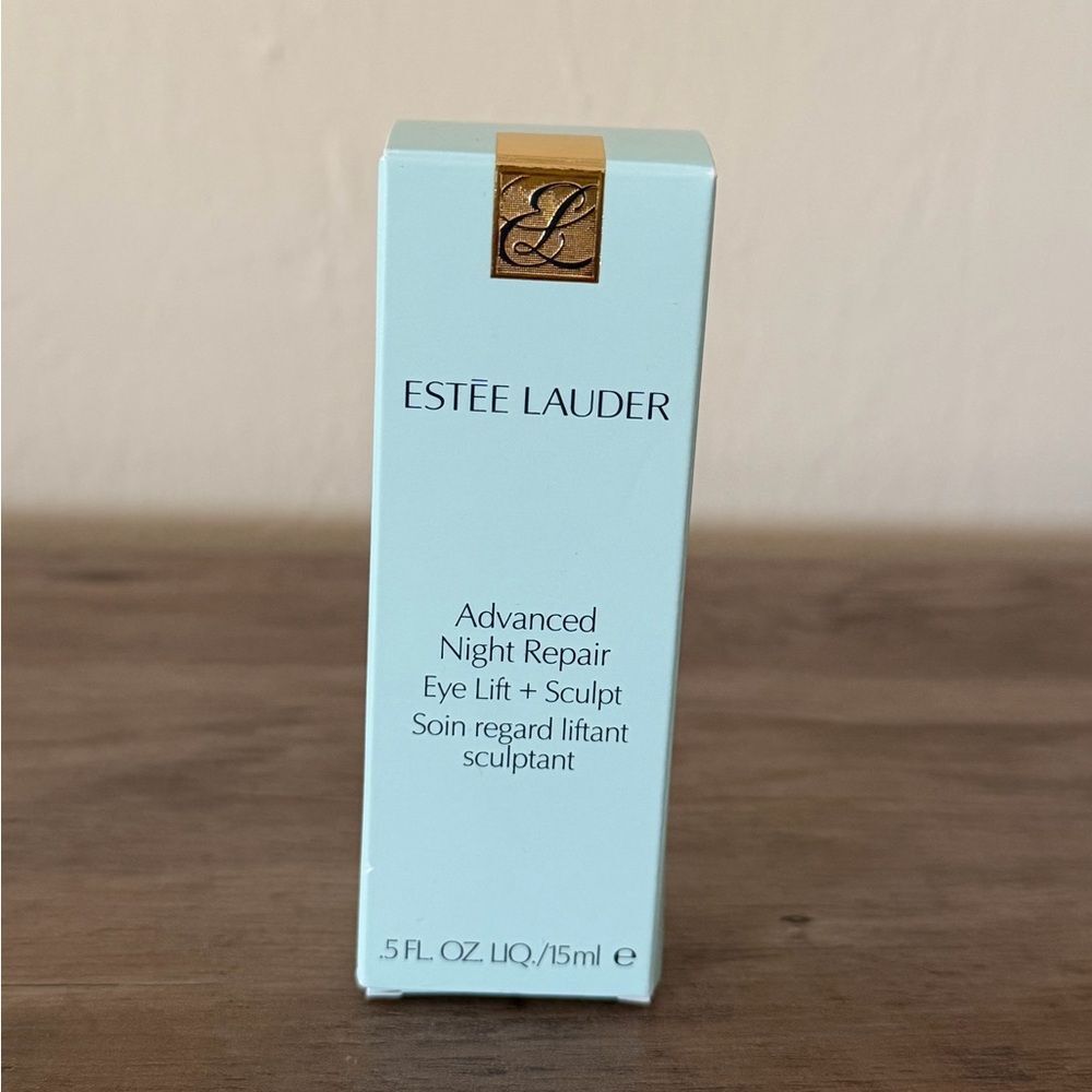 ESTÉE LAUDER
Advanced Night Repair Eye Lift + Sculpt Eye Cream 
NWT